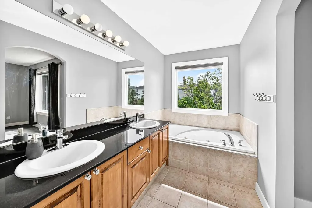 214 Rockyspring Circle NW Calgary AB T3G6A3