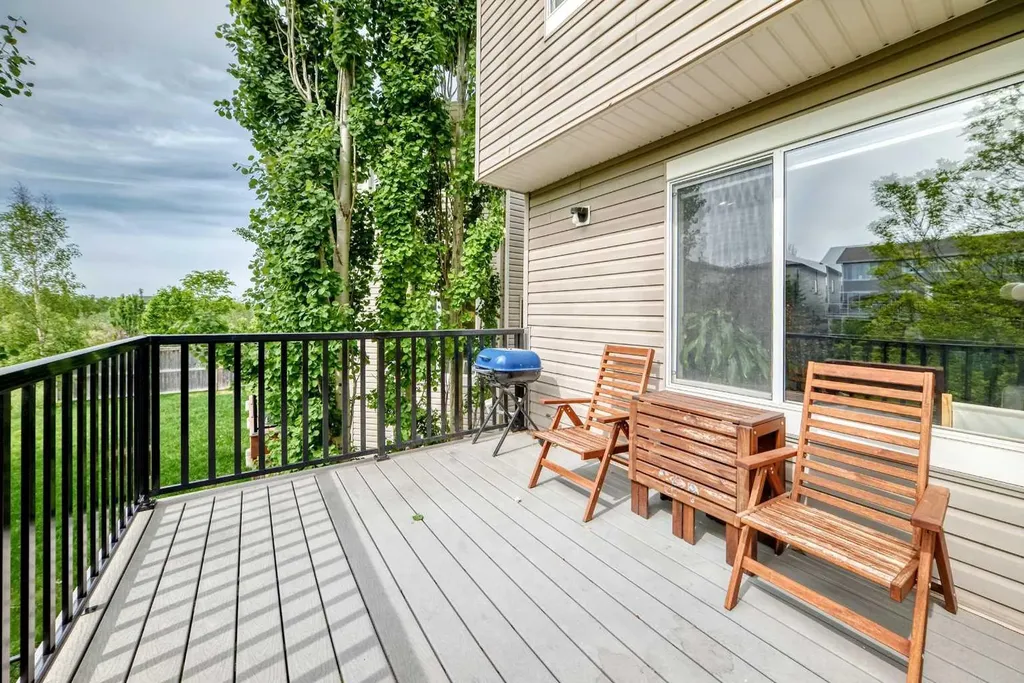 214 Rockyspring Circle NW Calgary AB T3G6A3
