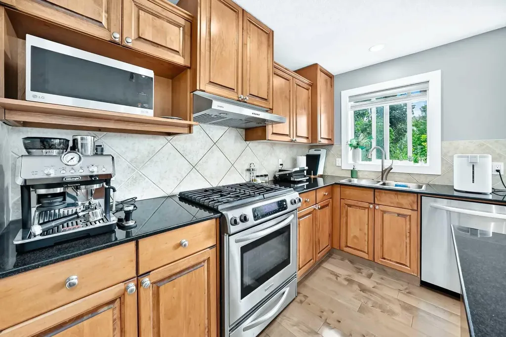 214 Rockyspring Circle NW Calgary AB T3G6A3