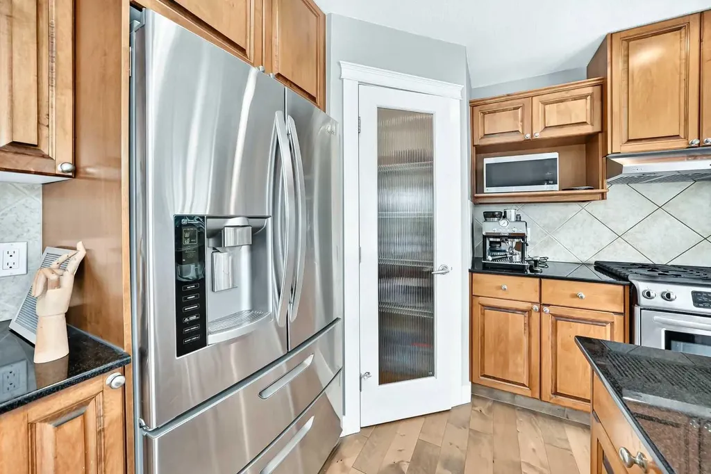 214 Rockyspring Circle NW Calgary AB T3G6A3