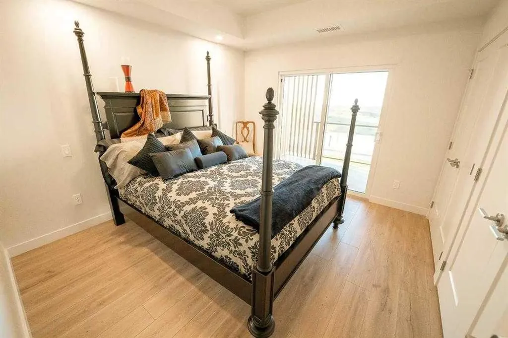 102 Scenic Drive N Lethbridge AB T1H 5L9