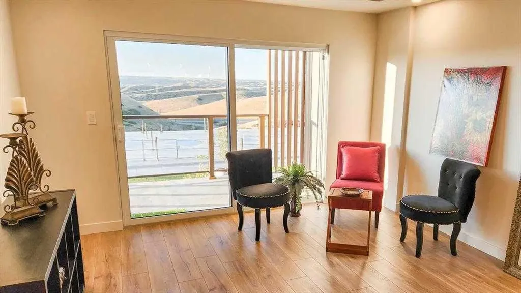 102 Scenic Drive N Lethbridge AB T1H 5L9