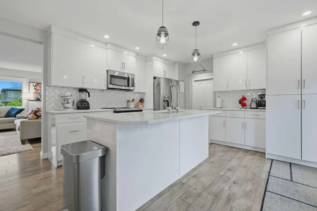 2404, 2406, 2408 Richmond Road SW Calgary AB T2T 5E4