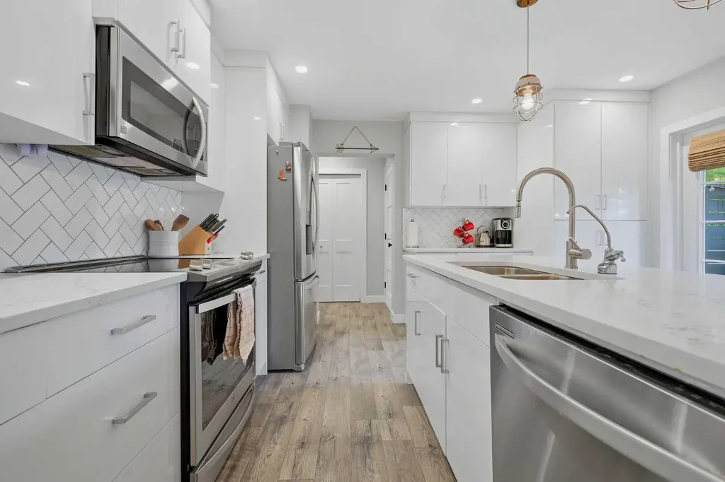 2404, 2406, 2408 Richmond Road SW Calgary AB T2T 5E4
