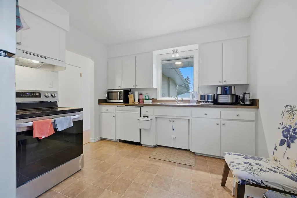 2404, 2406, 2408 Richmond Road SW Calgary AB T2T 5E4
