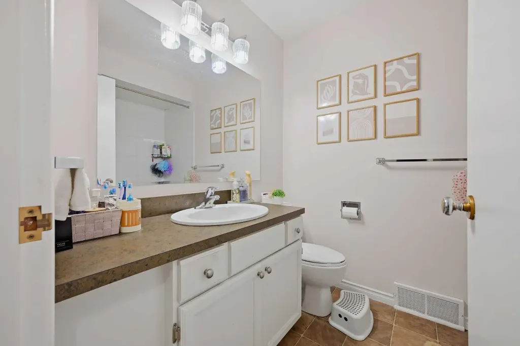 2404, 2406, 2408 Richmond Road SW Calgary AB T2T 5E4