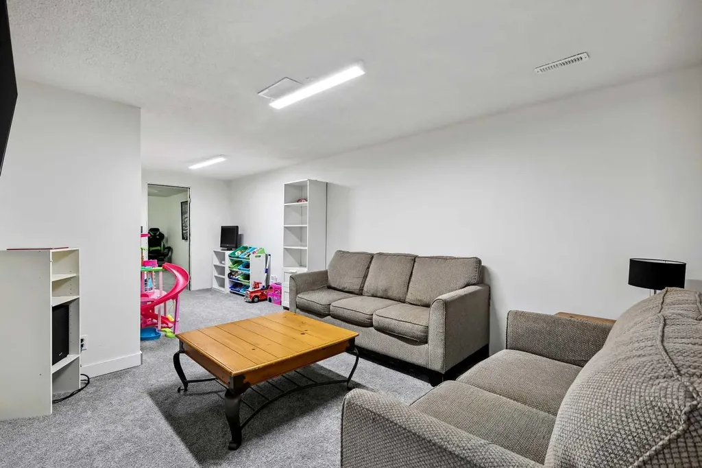 309 Olympia Drive SE Calgary AB T2C 1H6
