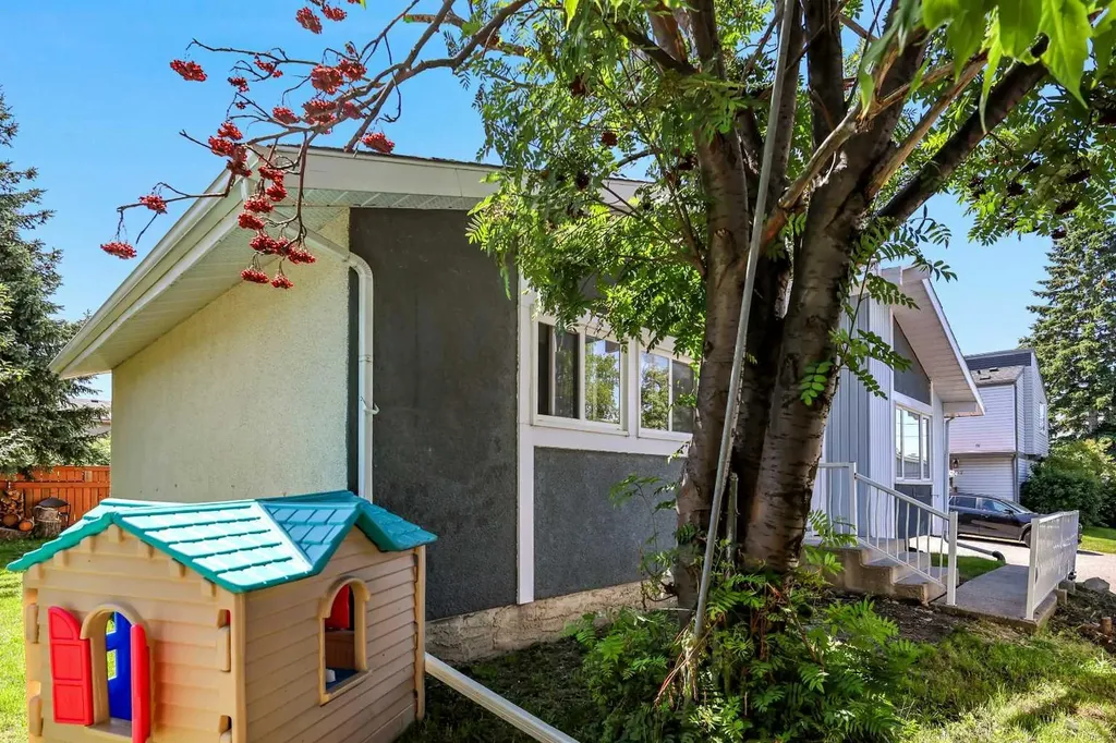 309 Olympia Drive SE Calgary AB T2C 1H6