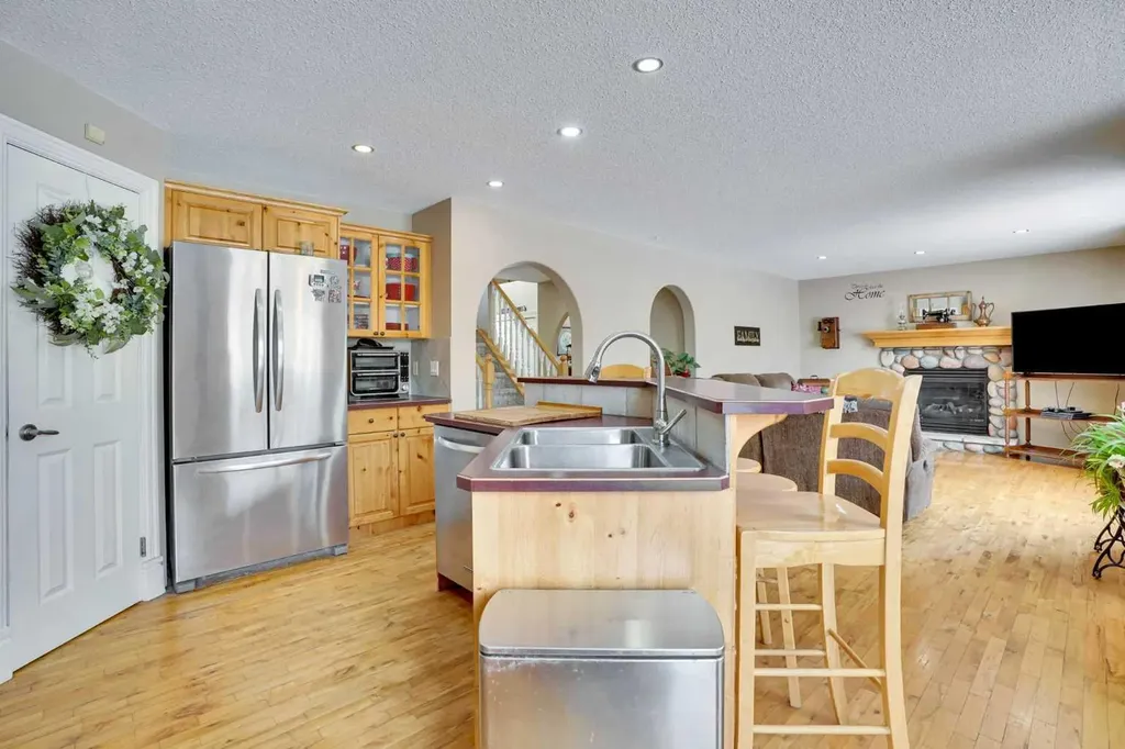 251 Lakeview Cove Chestermere AB T1X 1E7