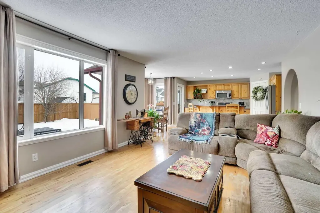251 Lakeview Cove Chestermere AB T1X 1E7