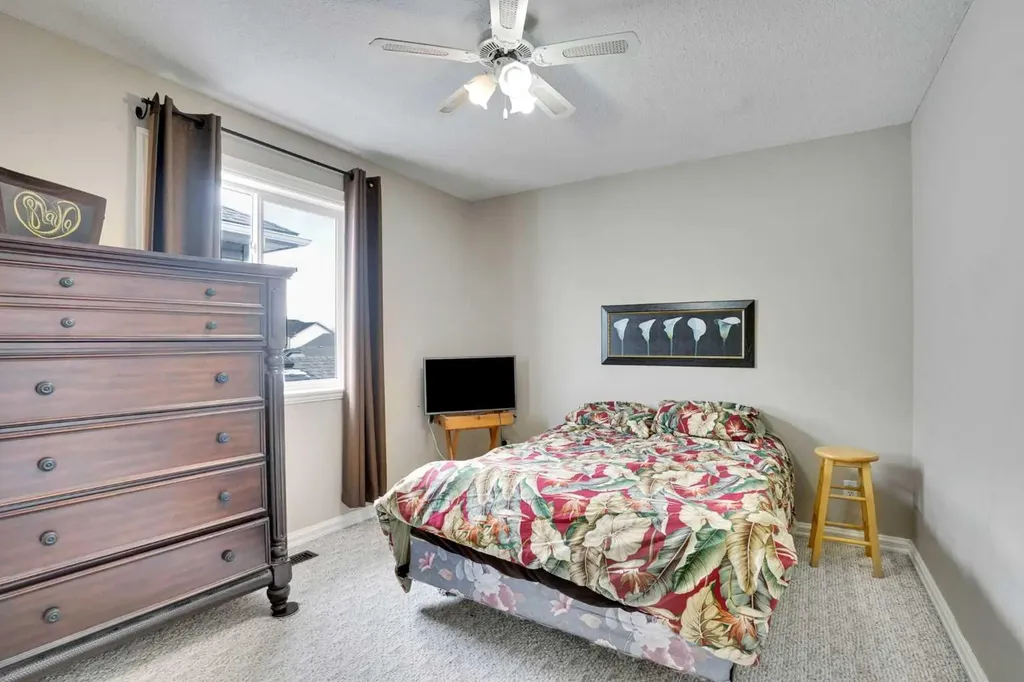 251 Lakeview Cove Chestermere AB T1X 1E7