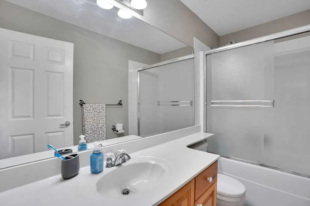 251 Lakeview Cove Chestermere AB T1X 1E7