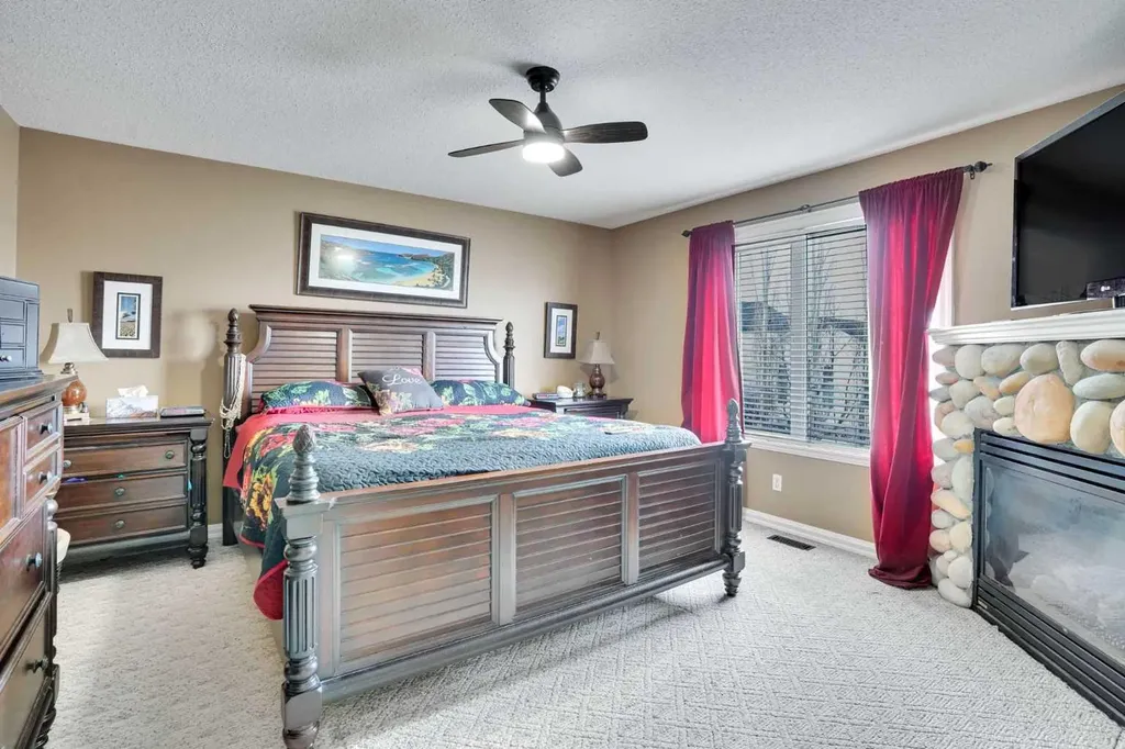 251 Lakeview Cove Chestermere AB T1X 1E7