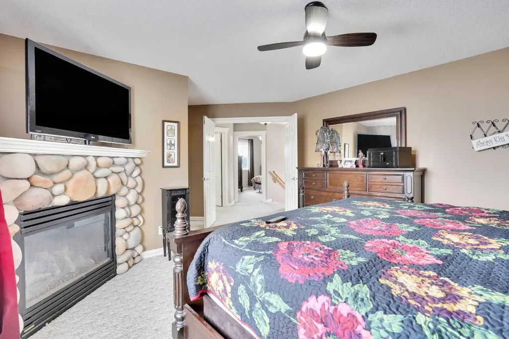 251 Lakeview Cove Chestermere AB T1X 1E7