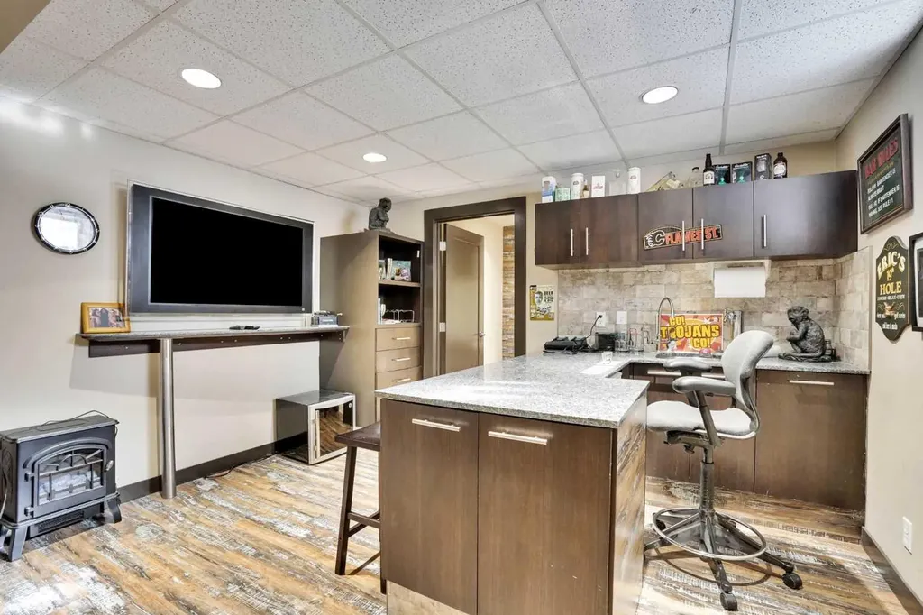 251 Lakeview Cove Chestermere AB T1X 1E7