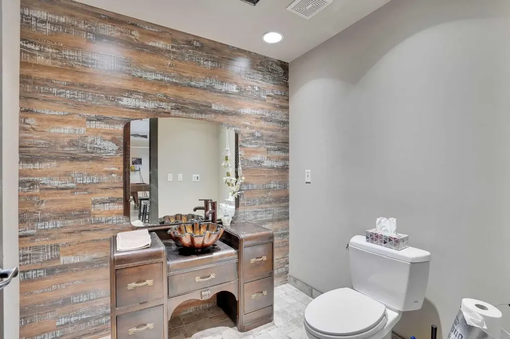 251 Lakeview Cove Chestermere AB T1X 1E7