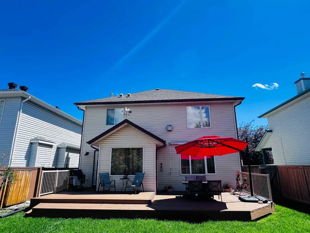 251 Lakeview Cove Chestermere AB T1X 1E7