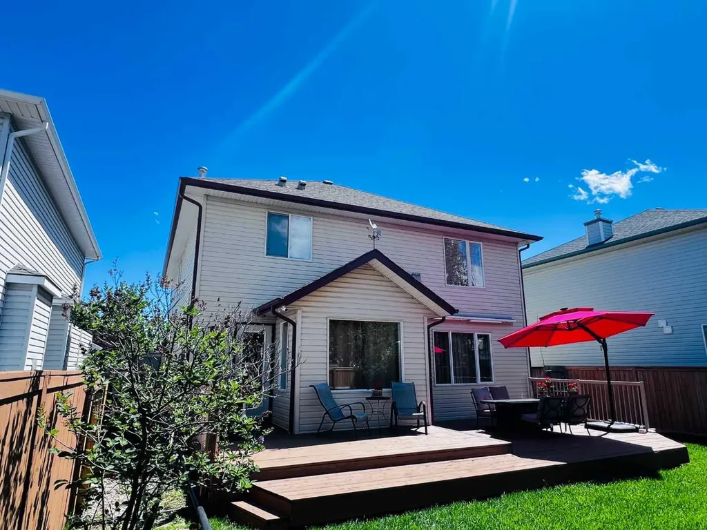 251 Lakeview Cove Chestermere AB T1X 1E7