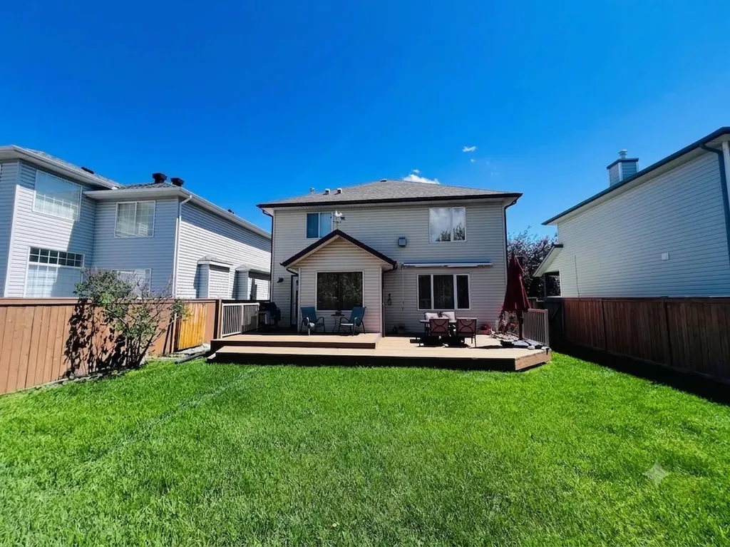 251 Lakeview Cove Chestermere AB T1X 1E7