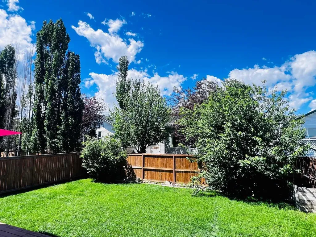 251 Lakeview Cove Chestermere AB T1X 1E7