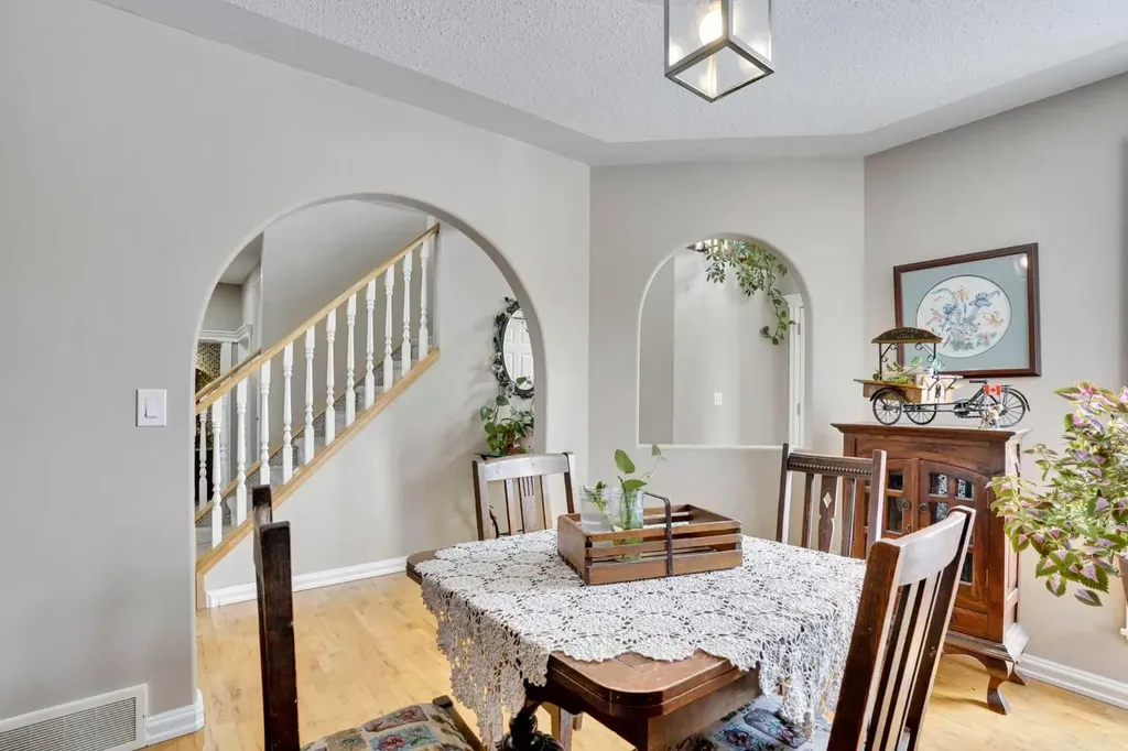 251 Lakeview Cove Chestermere AB T1X 1E7