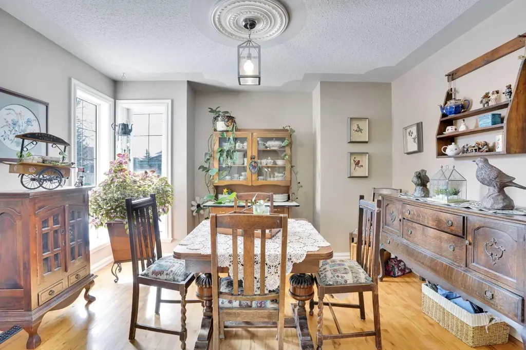 251 Lakeview Cove Chestermere AB T1X 1E7