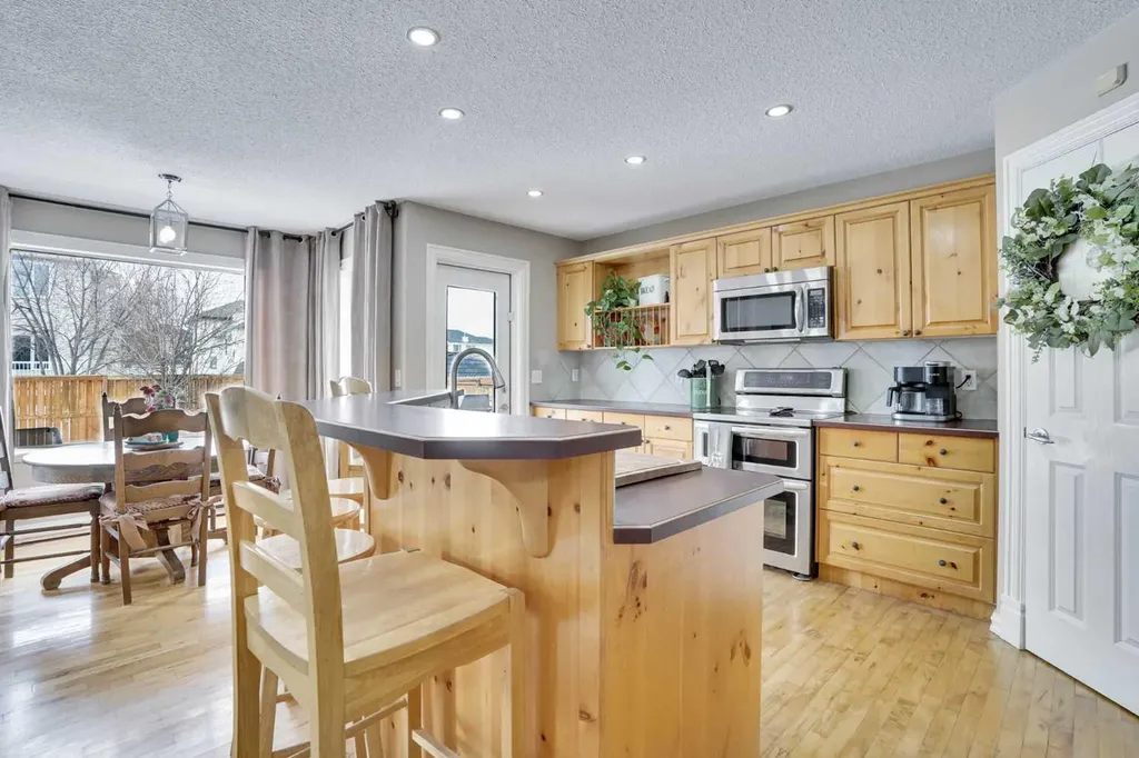 251 Lakeview Cove Chestermere AB T1X 1E7