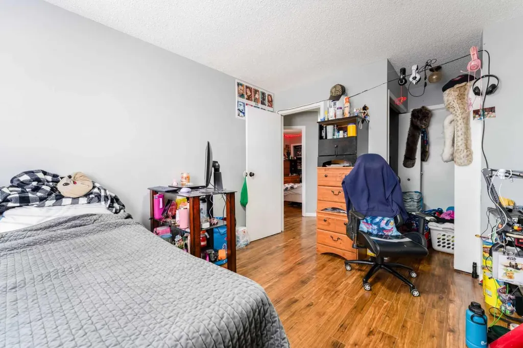6087 Martingrove Road NE Calgary AB T3J 2S8