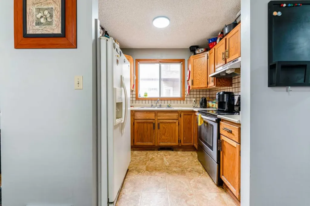 6087 Martingrove Road NE Calgary AB T3J 2S8