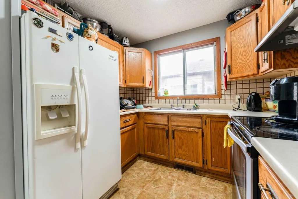 6087 Martingrove Road NE Calgary AB T3J 2S8