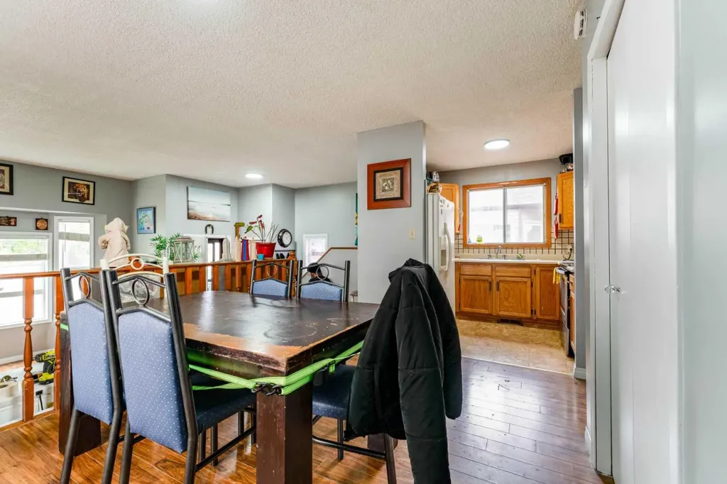 6087 Martingrove Road NE Calgary AB T3J 2S8