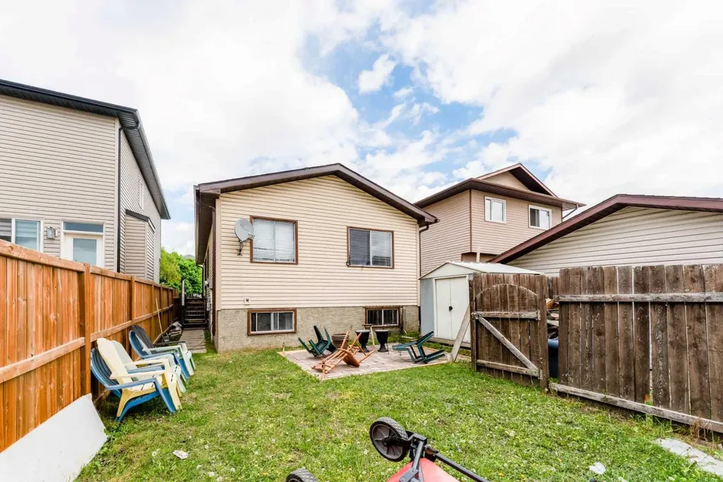 6087 Martingrove Road NE Calgary AB T3J 2S8