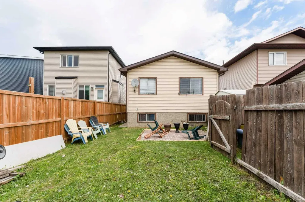 6087 Martingrove Road NE Calgary AB T3J 2S8