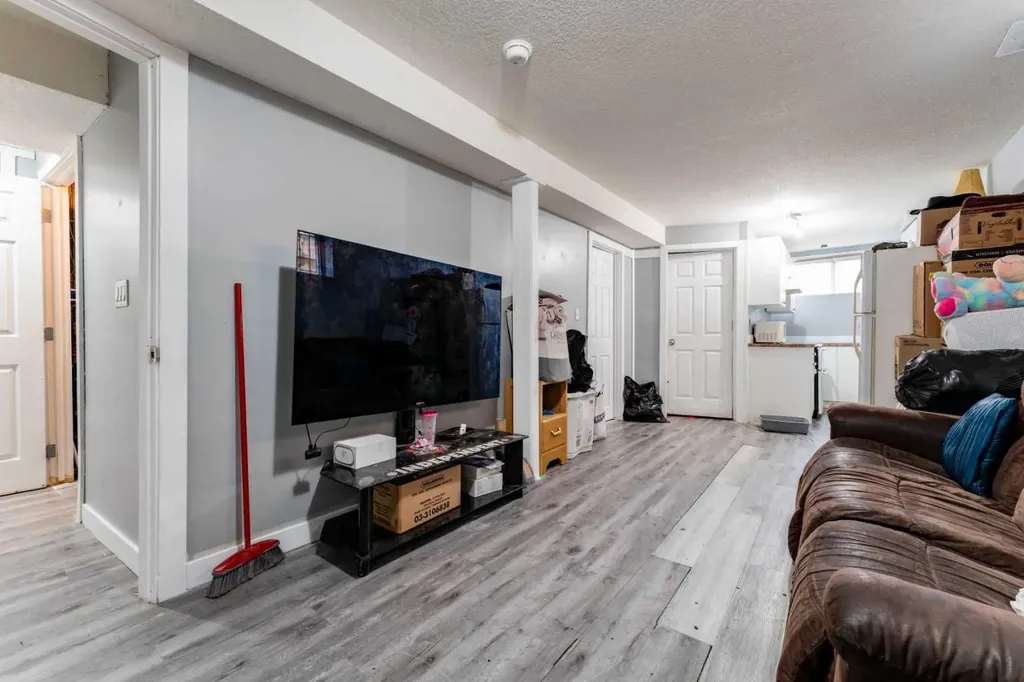 6087 Martingrove Road NE Calgary AB T3J 2S8