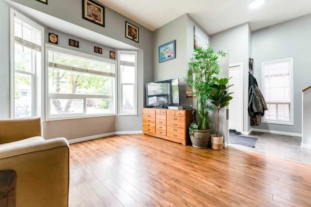 6087 Martingrove Road NE Calgary AB T3J 2S8