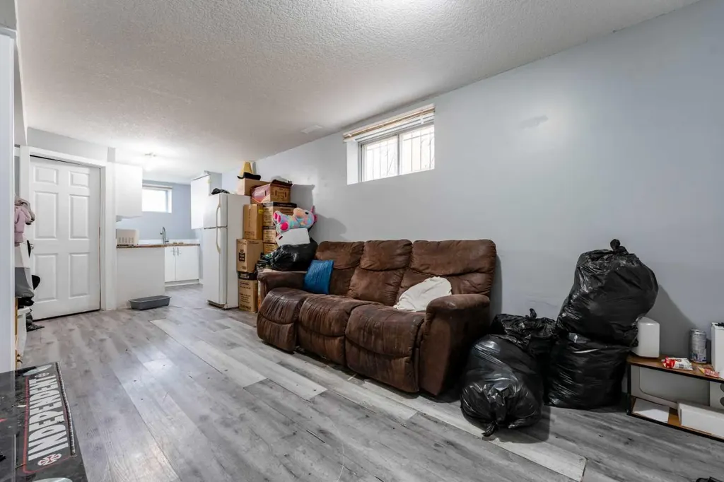 6087 Martingrove Road NE Calgary AB T3J 2S8