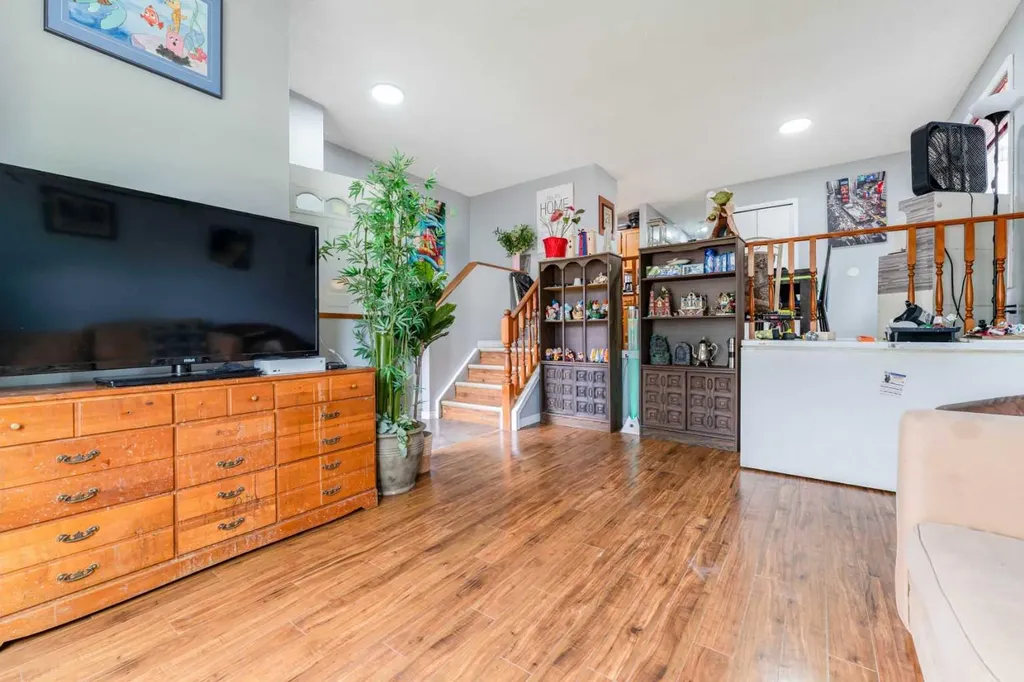 6087 Martingrove Road NE Calgary AB T3J 2S8