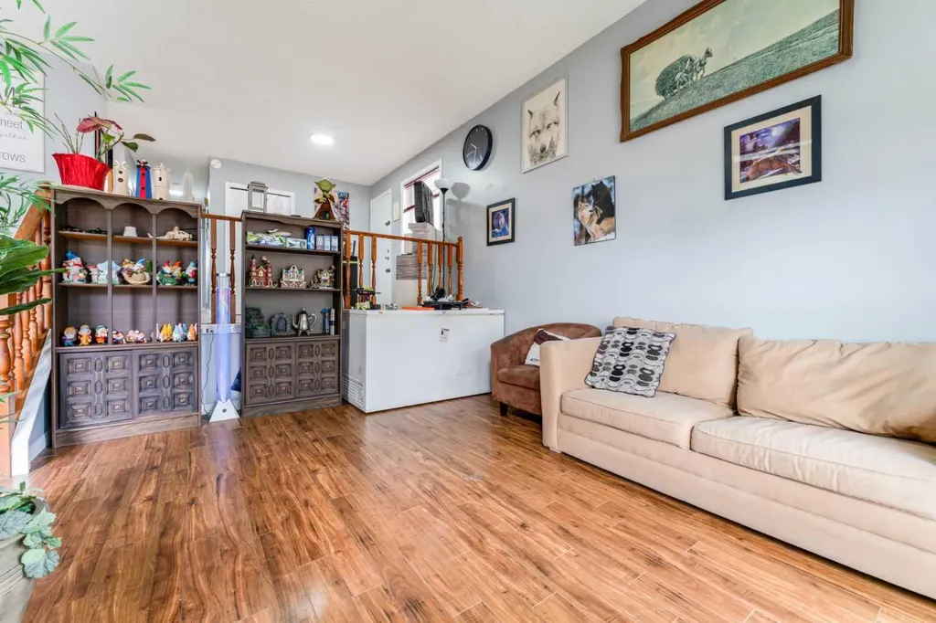6087 Martingrove Road NE Calgary AB T3J 2S8