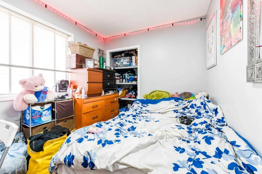 6087 Martingrove Road NE Calgary AB T3J 2S8