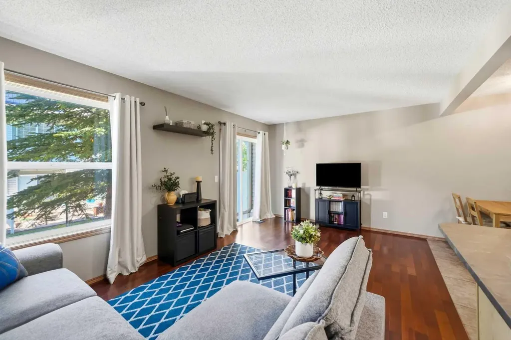 96 Eversyde Court SW Calgary AB T2Y 4S3