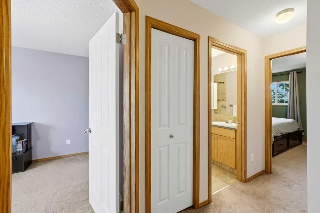 96 Eversyde Court SW Calgary AB T2Y 4S3