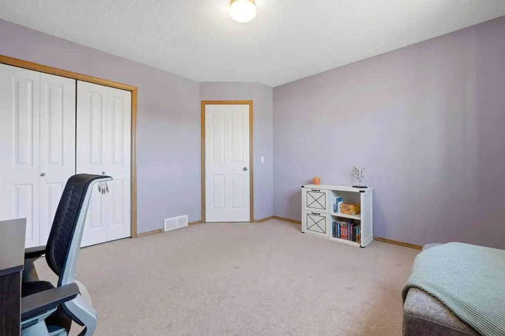 96 Eversyde Court SW Calgary AB T2Y 4S3