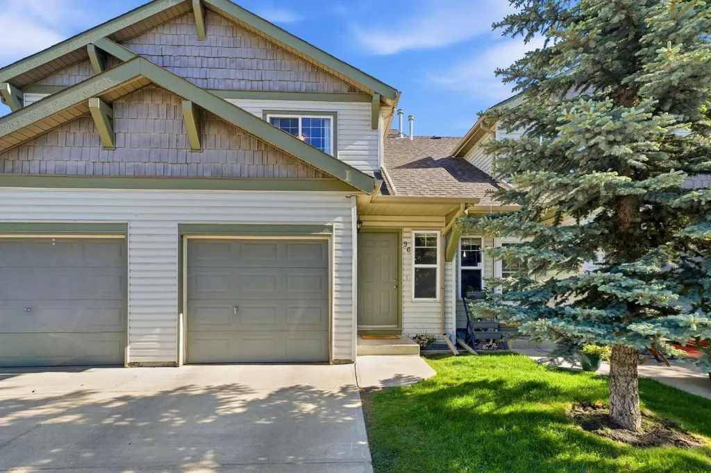 96 Eversyde Court SW Calgary AB T2Y 4S3