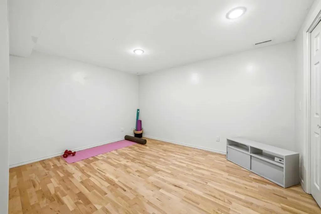 96 Eversyde Court SW Calgary AB T2Y 4S3
