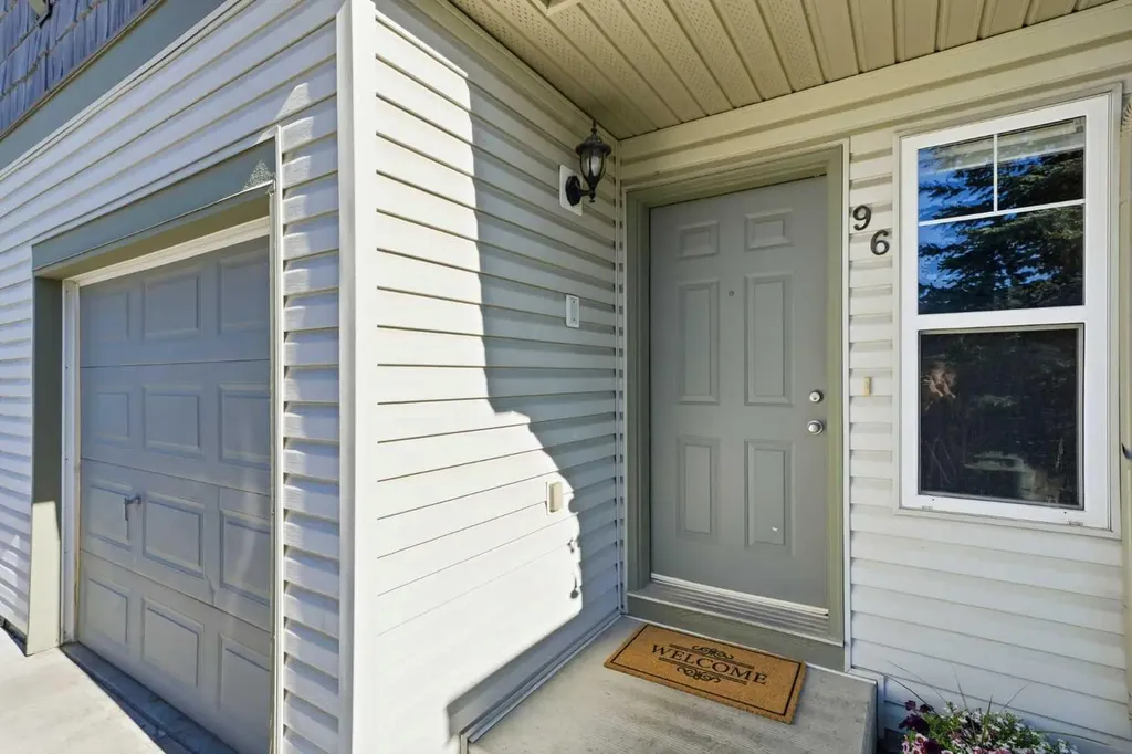96 Eversyde Court SW Calgary AB T2Y 4S3
