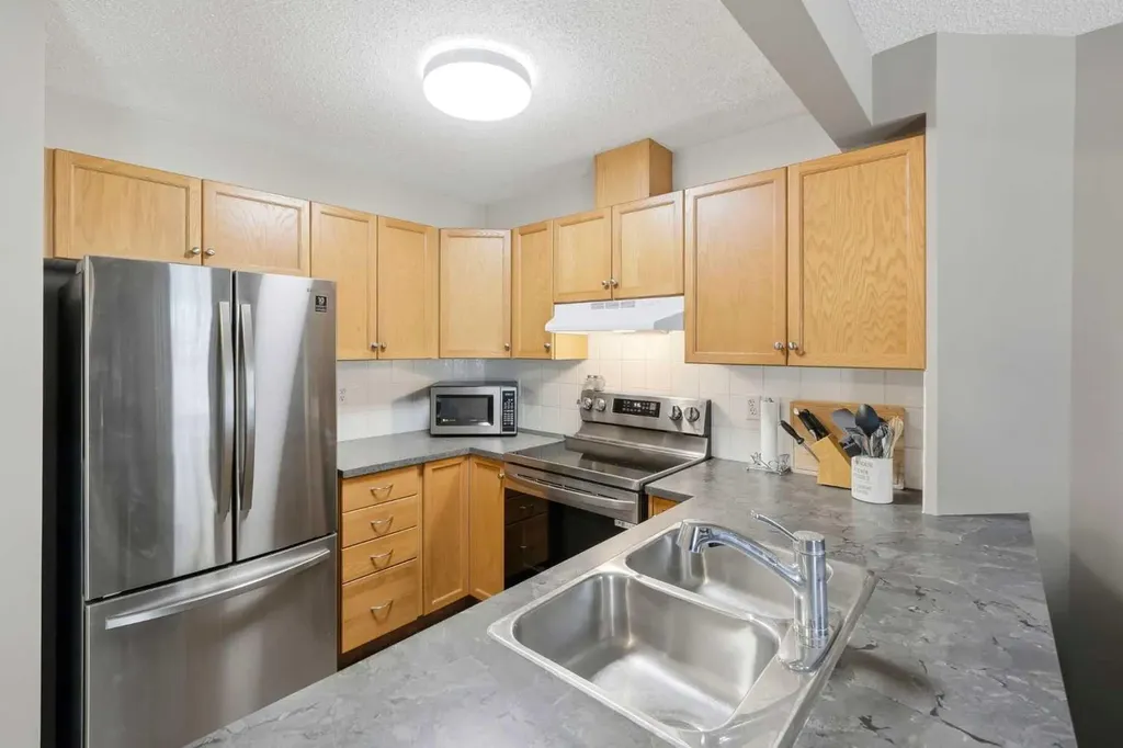 96 Eversyde Court SW Calgary AB T2Y 4S3