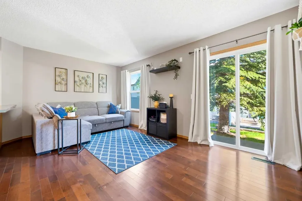 96 Eversyde Court SW Calgary AB T2Y 4S3