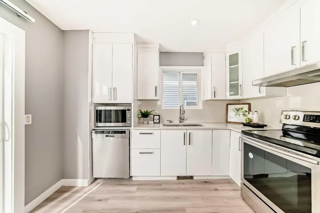 7 Martinview Crescent NE Calgary AB T3J 2S2