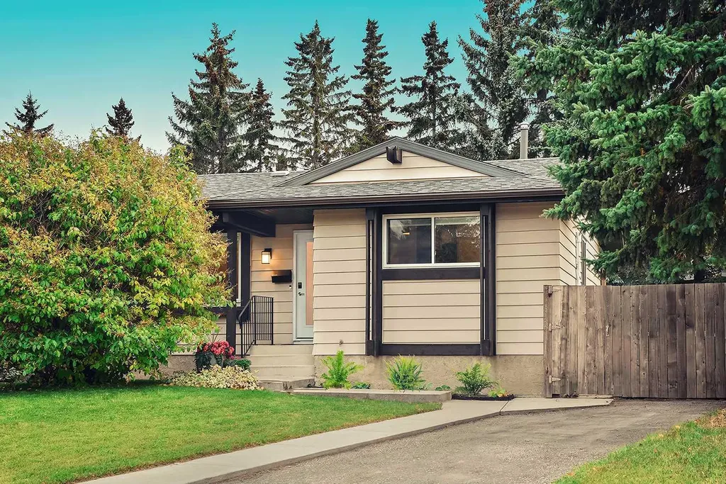124 Ranchview Court NW Calgary AB T3G 1R5