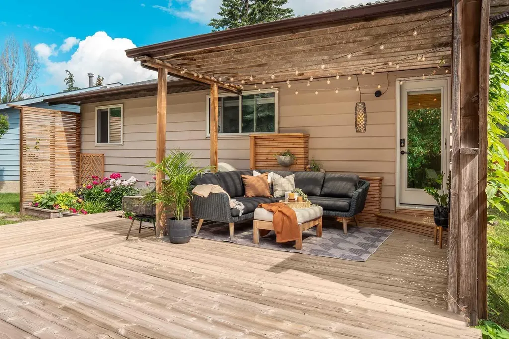 124 Ranchview Court NW Calgary AB T3G 1R5